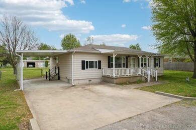408 N Spencer St, Chouteau, OK 74337 - photo 3