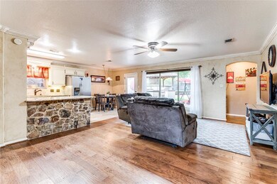 3925 Country Meadows Cir, Granbury, TX 76049 - photo 5