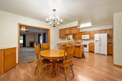 402 E Hickory Grove Rd, Hartford City, IN 47348 - photo 5