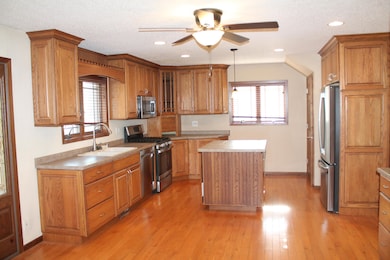 2027 Charles St, La Crosse, WI 54603 - photo 3