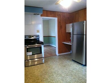 Kitchen. other side