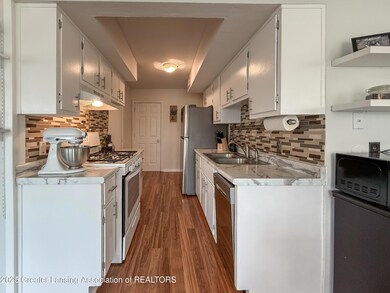 534 Paris Ave MLS-16