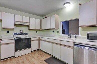 Kitchen W/Vinyl Plank Flooring!