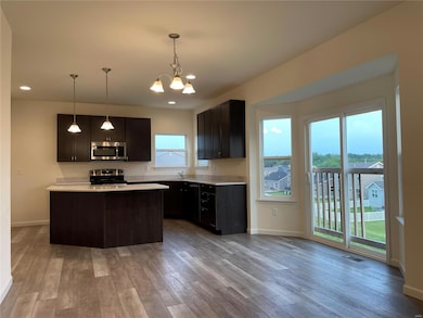 LARGE BREAKFAST ROOM WITH SLIDING BAY DOOR