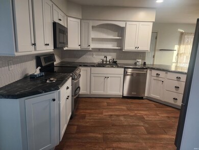 518 Poplar St, Berne, IN 46711 - photo 2