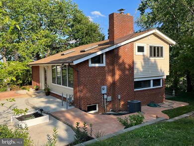 5613 Chase Ct, Alexandria, VA 22312 - photo 2