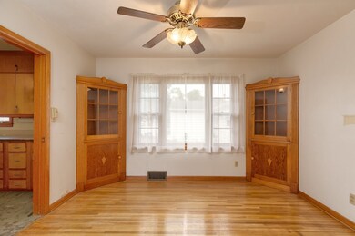 1018 W 1 St, Cedar Falls, IA 50613 - photo 4