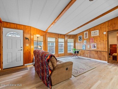 Entry/Living Room