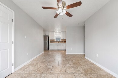 1003 Melbourne St unit 2, Houston, TX 77022 - photo 2