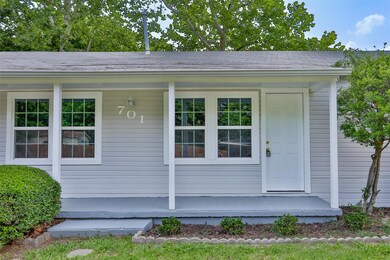 701 S Howeth St, Gainesville, TX 76240 - photo 5