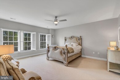10667 Yorktown Ct, Fairfax, VA 22030 - photo 4