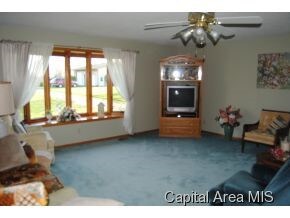 121 W Point Dr, Jacksonville, IL 62650 - photo 7