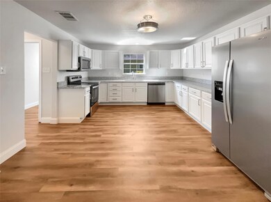 1004 Williams Ave, Cleburne, TX 76033 - photo 6