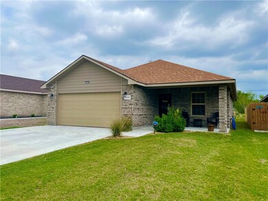 804 W Inez St, Beeville, TX 78102 - photo 2