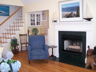 656 Point Great Rm with gas fireplace