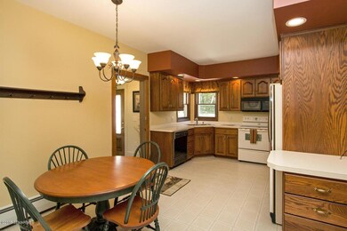 Dinette & Kitchen