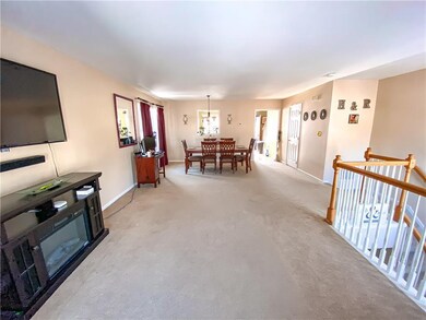 422 S Oak St, Freemansburg, PA 18017 - photo 4