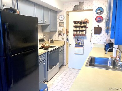 Galley-style kitchen - opens to breakfast nook & d