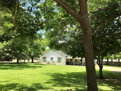 1513 11th St, Bay City, TX 77414 - photo 6