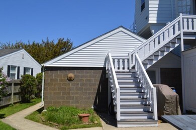 42 W Main Rd unit 2R, Middletown, RI 02842 - photo 3