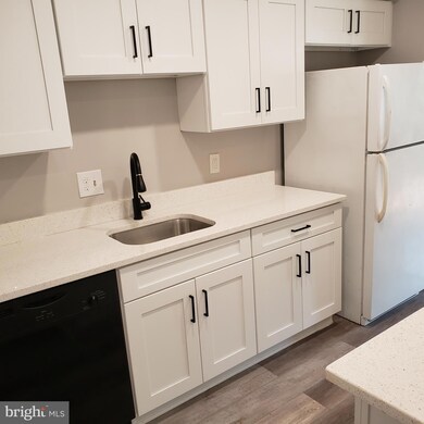 102B Cypress Point Cir unit 102B, Mount Laurel, NJ 08054 - photo 7