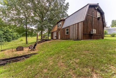 Air B&B on 72 Acres in Alton Missouri003