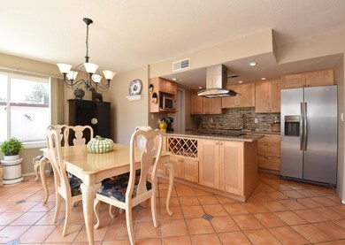 Kitchen/Dining Area