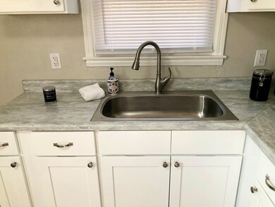 278 Pheland St, Springfield, MA 01109 - photo 5