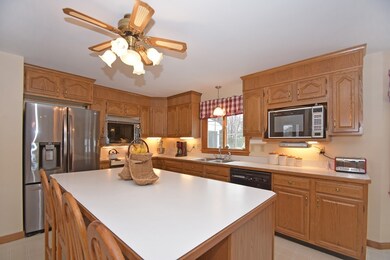 22 Dogwood Cir, Holden, MA 01520 - photo 3