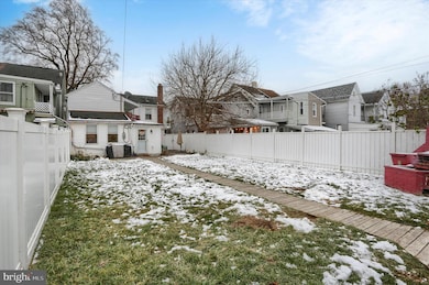 121 E Locust St, Mechanicsburg, PA 17055 - photo 5