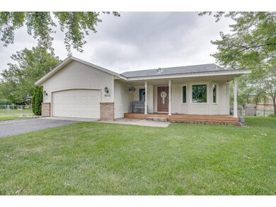Located on a private quiet cul-de-sac . Easy acces