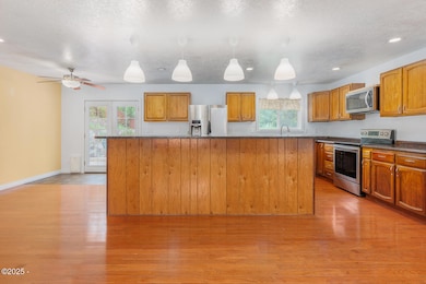 585 NW Aspen St, Toledo, OR 97391 - photo 6