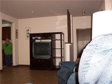 829 Castlebar Dr, North Tonawanda, NY 14120 - photo 3