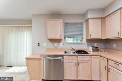 10848 Will Painter Dr, Owings Mills, MD 21117 - photo 7