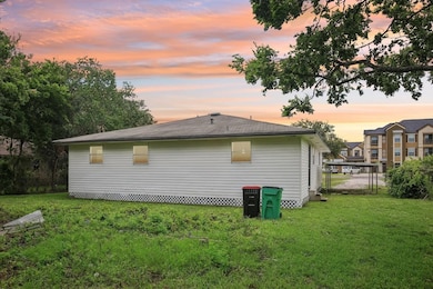 906 South Rd, Baytown, TX 77521 - photo 2