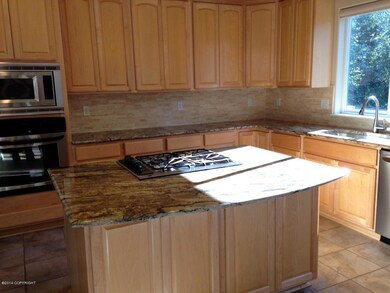 Large Gourmet Kitchen