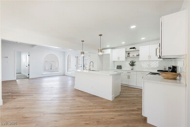 2825 Burnham Ave, Las Vegas, NV 89169 - photo 4