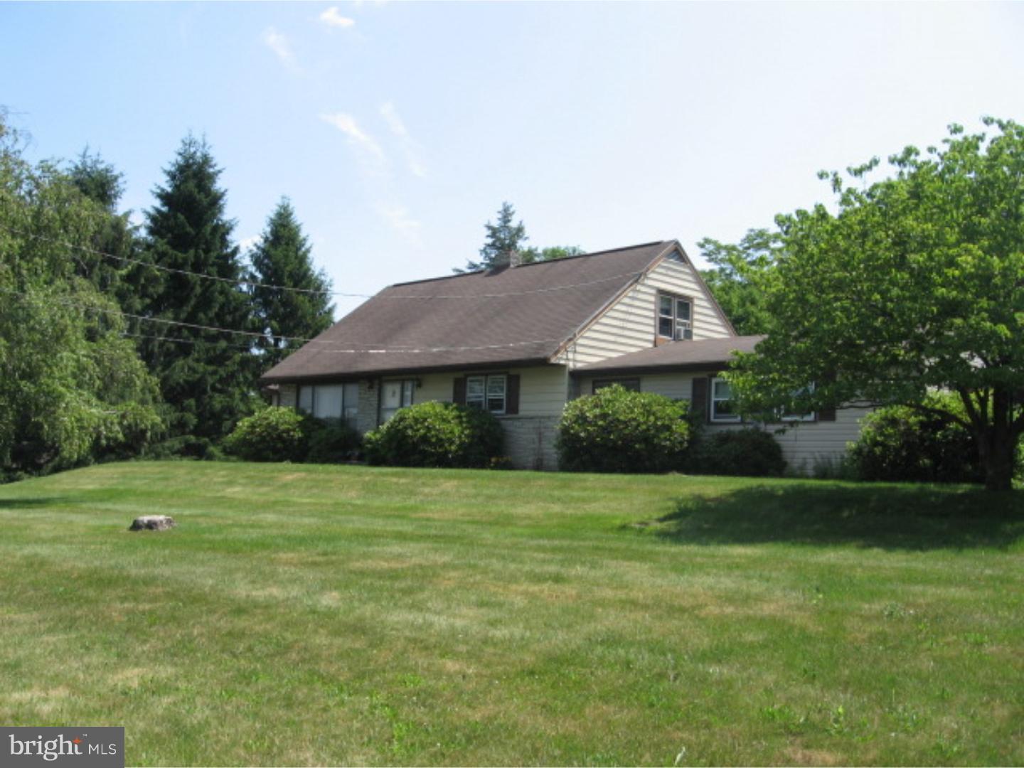 423 Douglass Dr, Douglassville, PA 19518 - photo 4