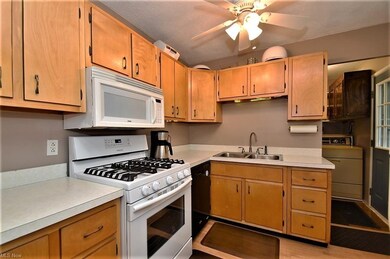 695 Sherwood Dr, Aurora, OH 44202 - photo 7