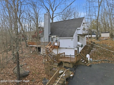 109 Saunders Dr, Bushkill, PA 18324 - photo 2