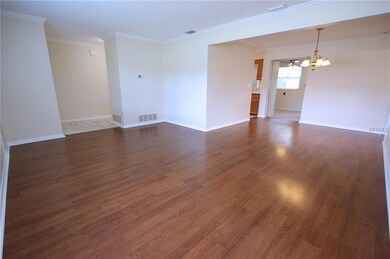 Living room/dinning room combo