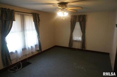 574 S Elm St, Lincoln, IL 62656 - photo 3