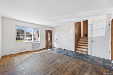 1029 N Niagara Ave, Lindenhurst, NY 11757 - photo 3