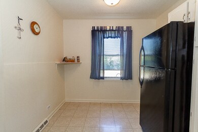 614 Portsmouth Ave, Westchester, IL 60154 - photo 7