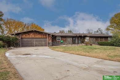 5745 Tucker Cir, Omaha, NE 68152 - photo 2