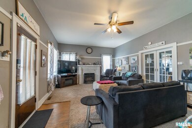 410 N Hamilton St, Lincoln, IL 62656 - photo 4