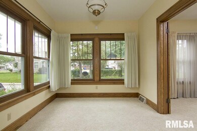 613 E Laurel St, Davenport, IA 52803 - photo 6