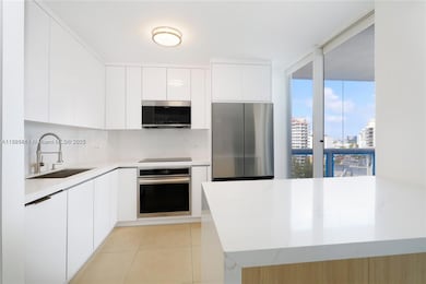 La Gorce Palace unit 1608, Miami Beach, FL 33141 - photo 2