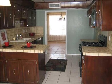 10512 Causeway Dr, El Paso, TX 79925 - photo 2