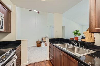 12303 Harbour Pointe Blvd unit V304, Mukilteo, WA 98275 - photo 3